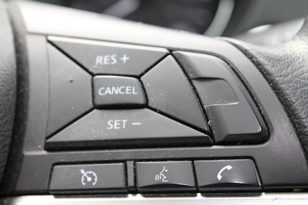 2018 Nissan Rogue SV Photo