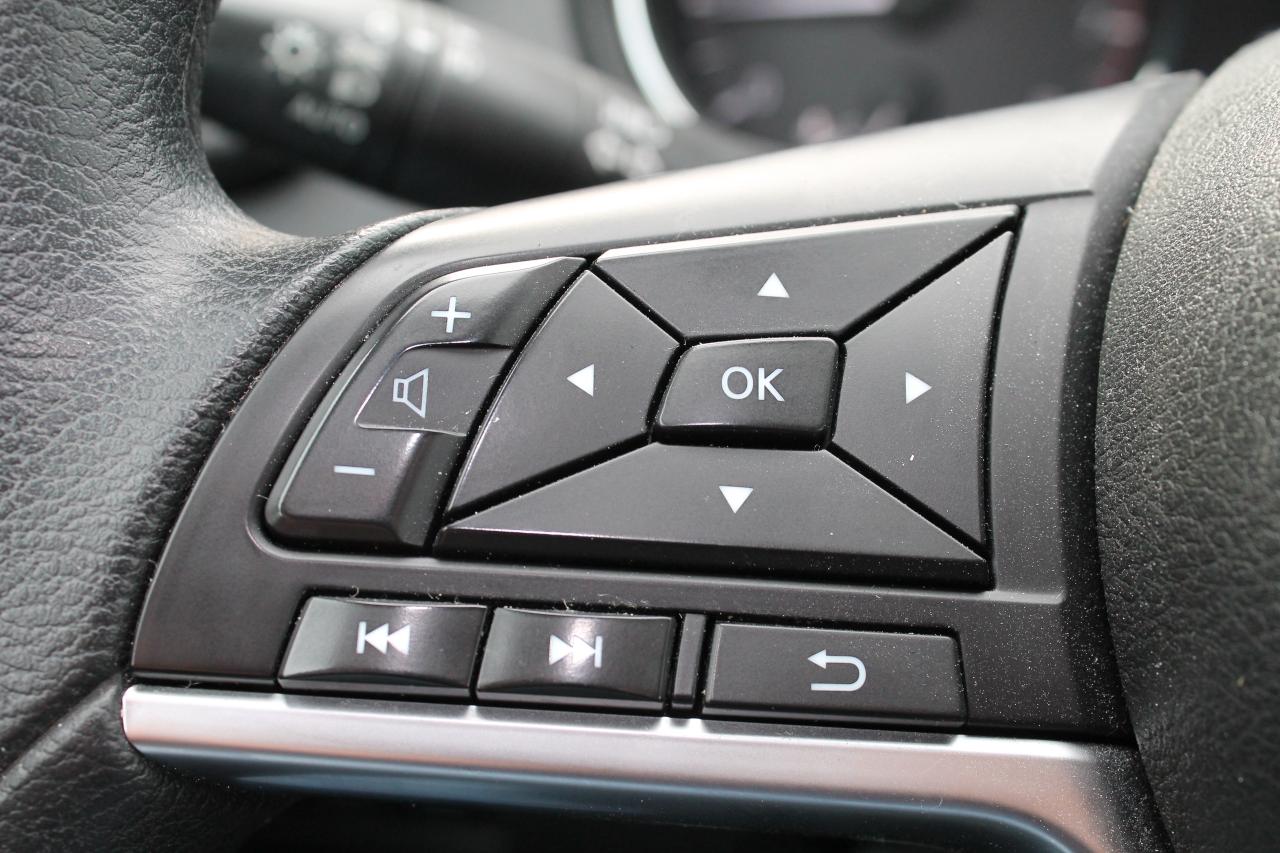 2018 Nissan Rogue SV Photo