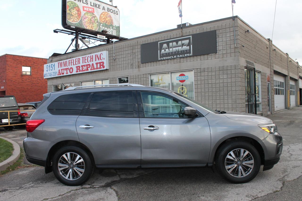 2017 Nissan Pathfinder SV Photo