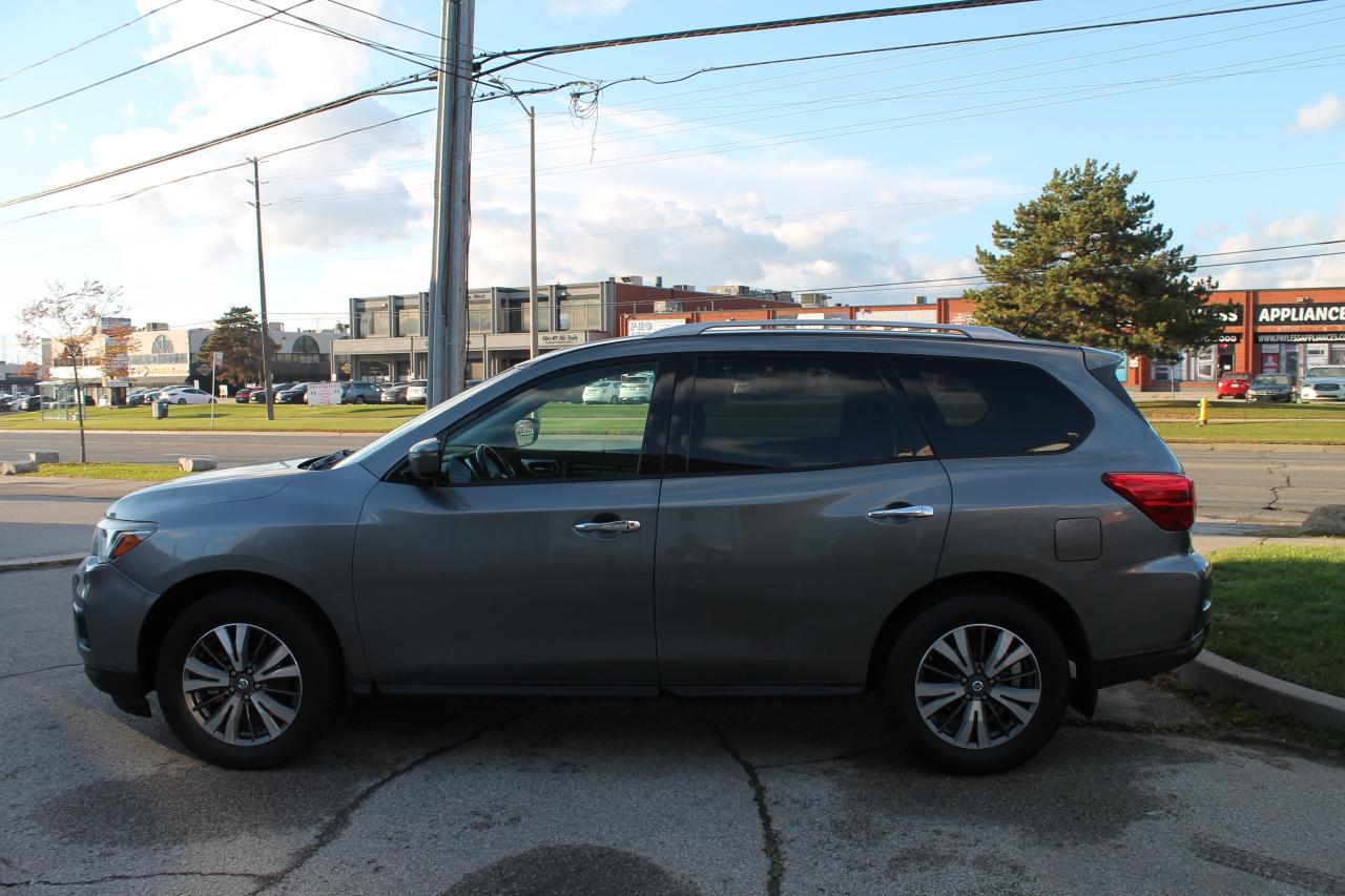2017 Nissan Pathfinder SV Photo