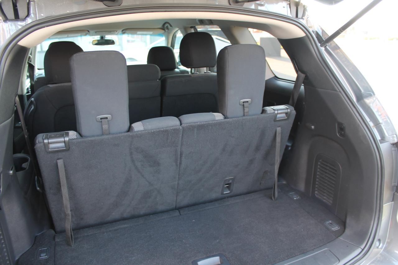 2017 Nissan Pathfinder SV Photo