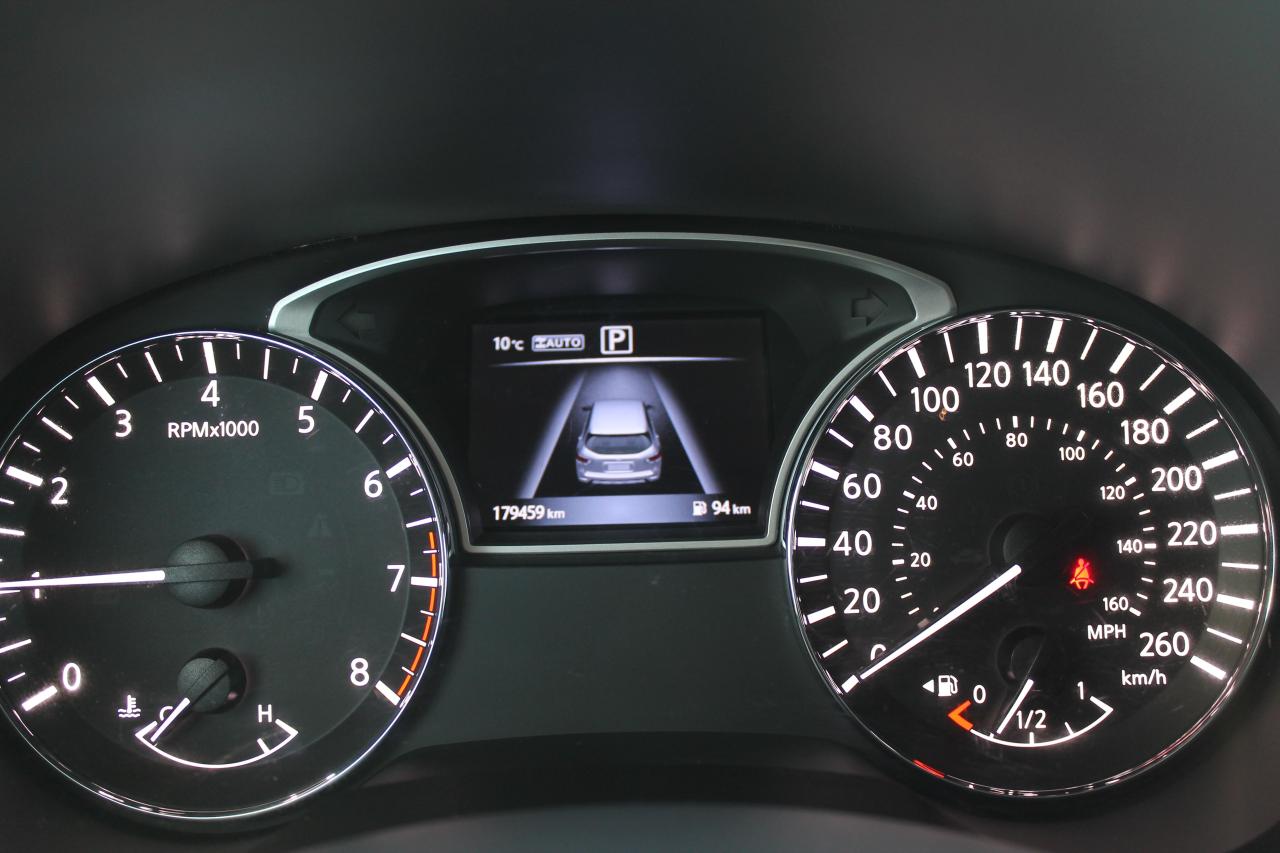 2017 Nissan Pathfinder SV Photo