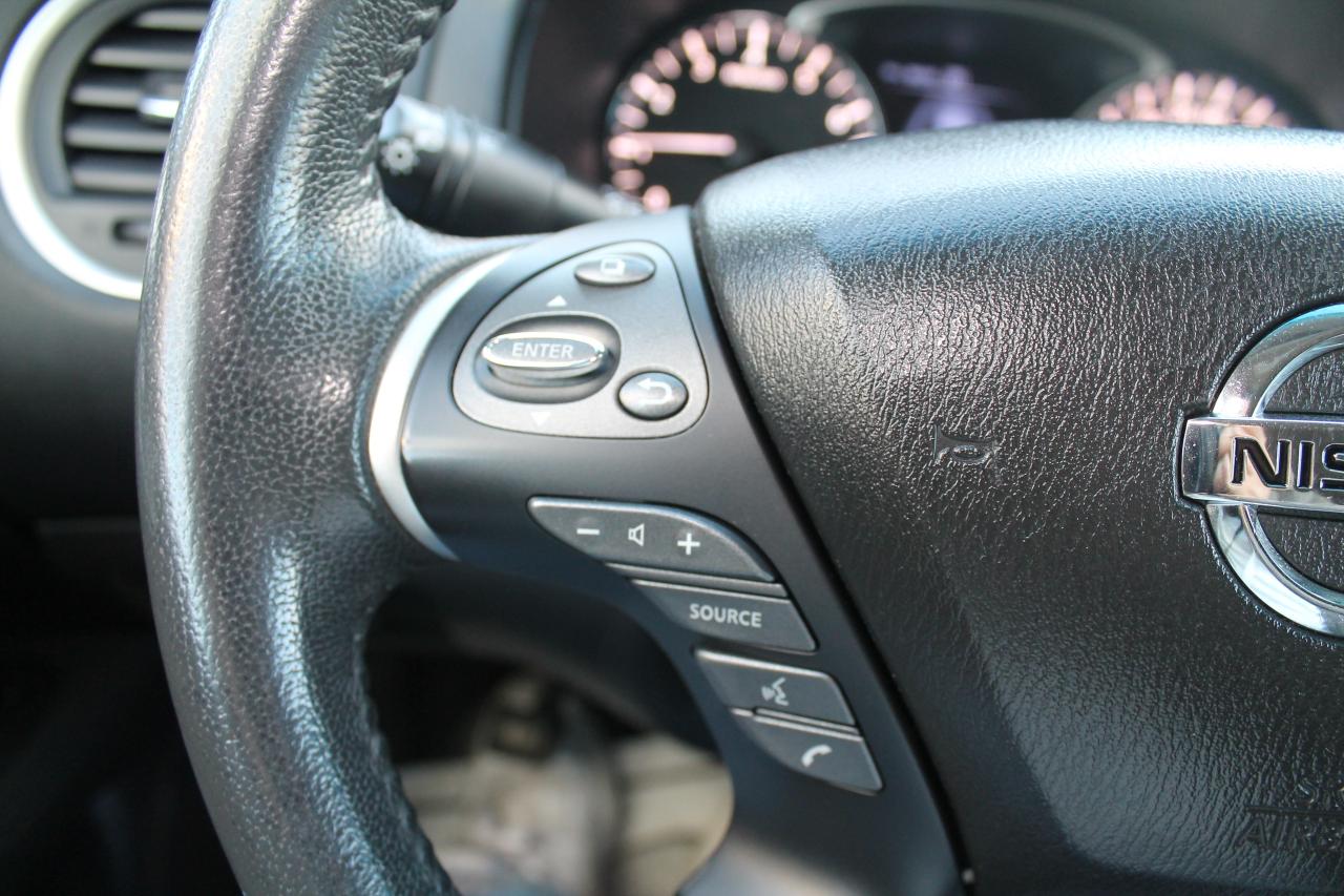 2017 Nissan Pathfinder SV Photo