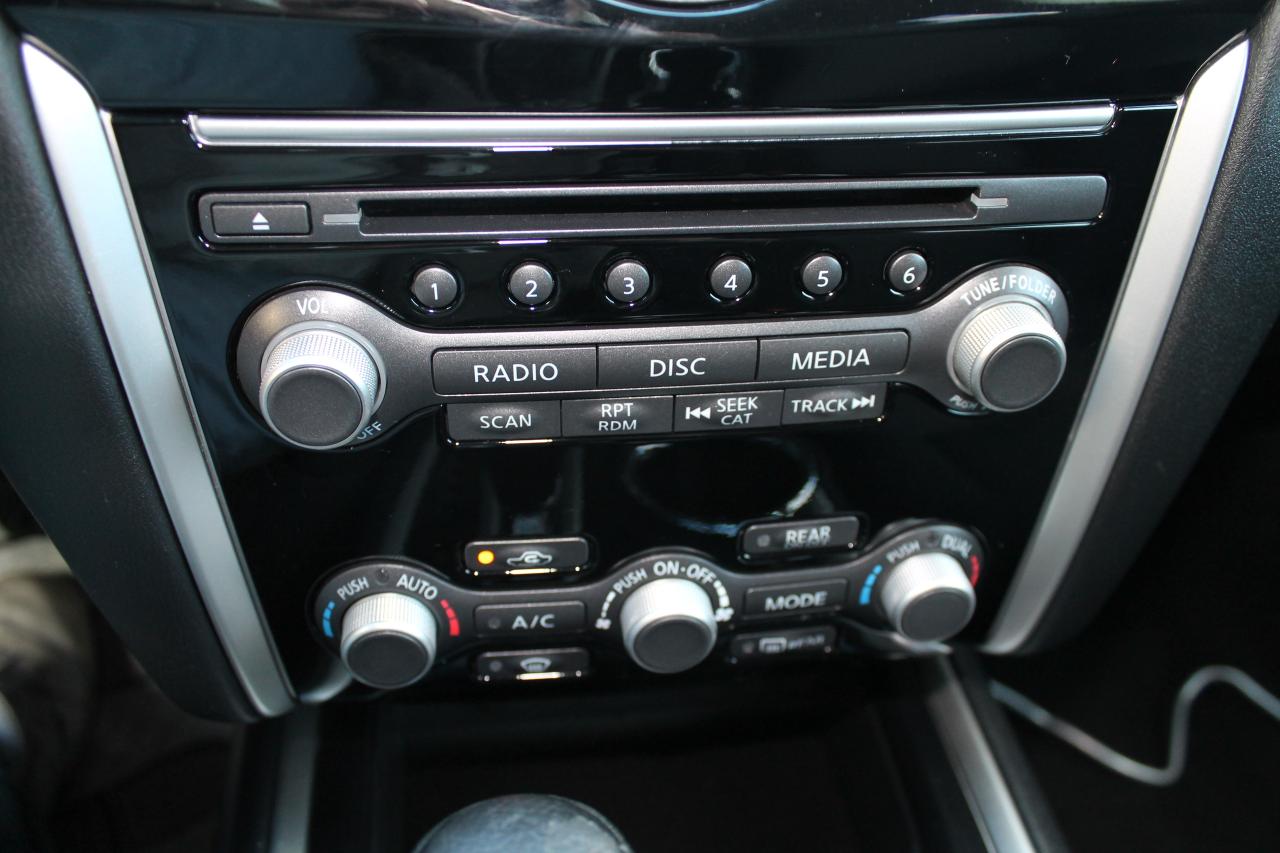 2017 Nissan Pathfinder SV Photo