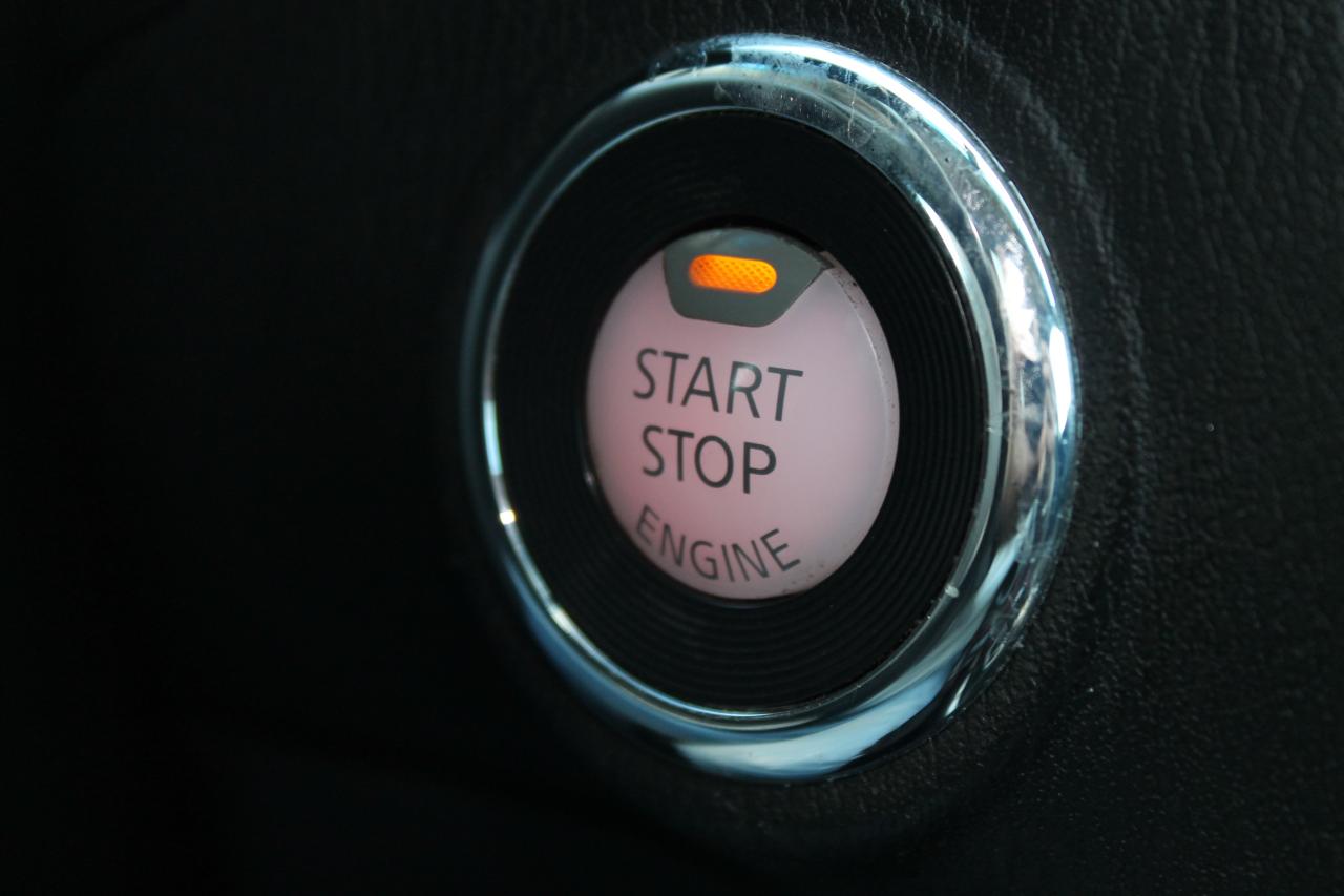 2017 Nissan Pathfinder SV Photo