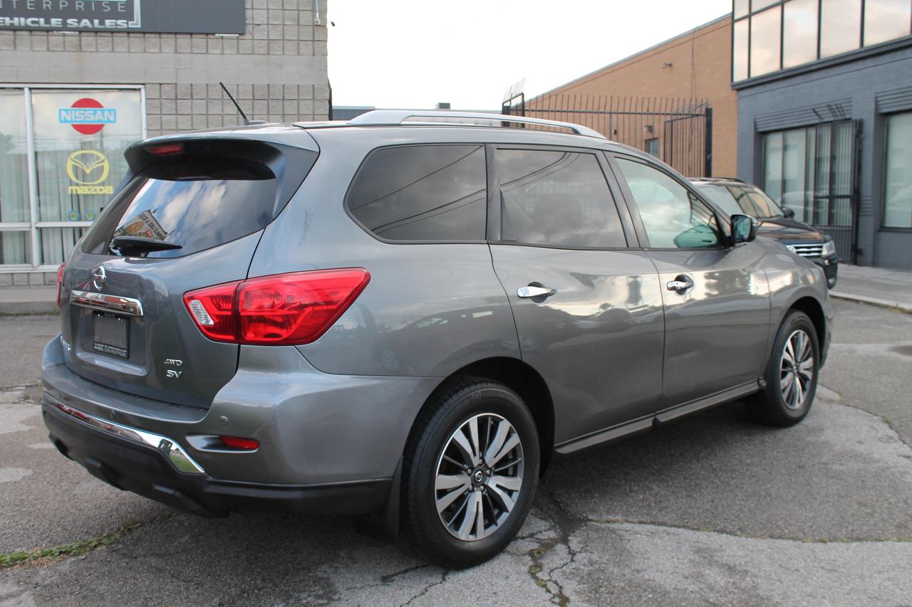 2017 Nissan Pathfinder SV Photo2