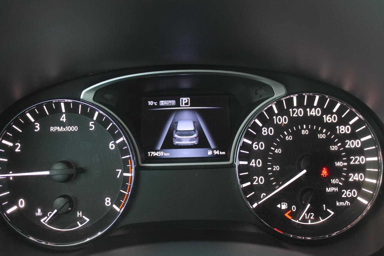 2017 Nissan Pathfinder SV Photo