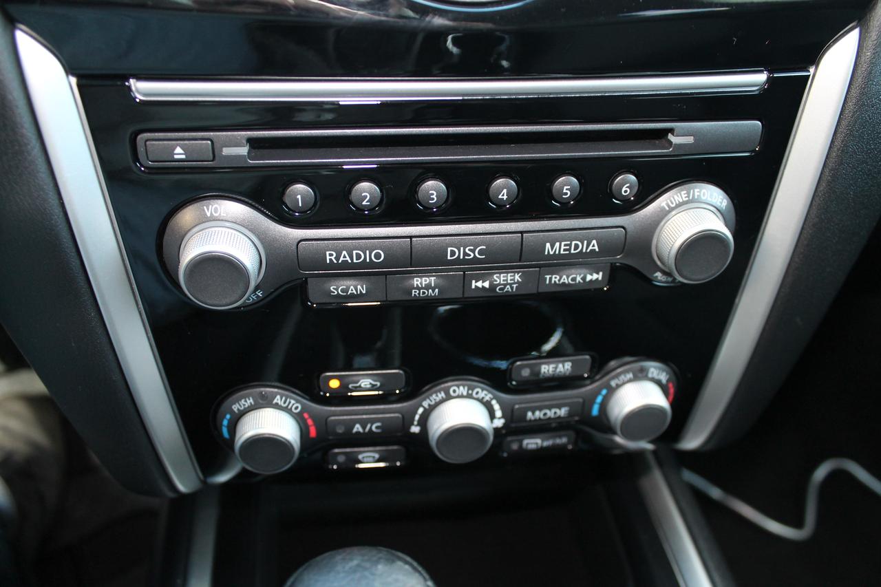 2017 Nissan Pathfinder SV Photo