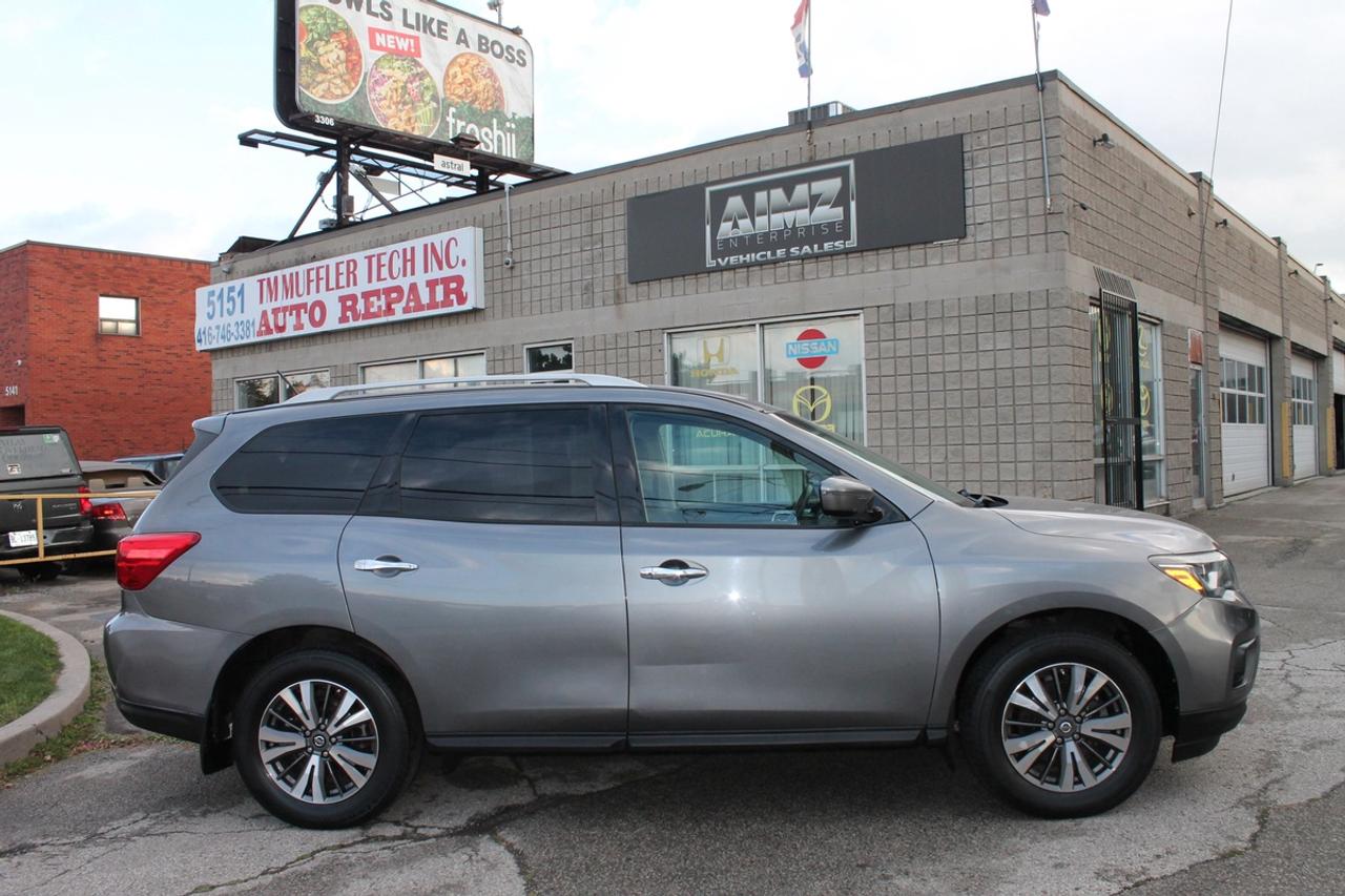 2017 Nissan Pathfinder SV Photo