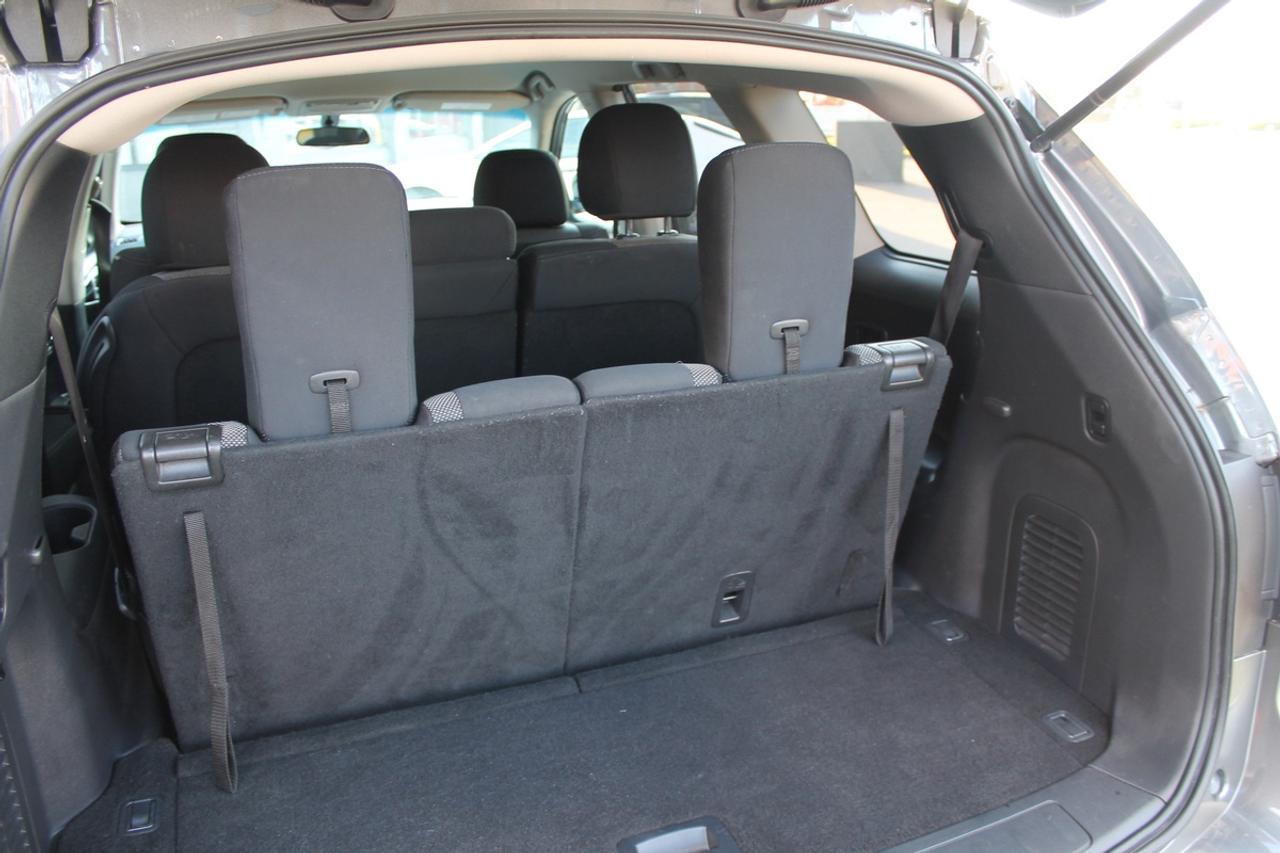 2017 Nissan Pathfinder SV Photo