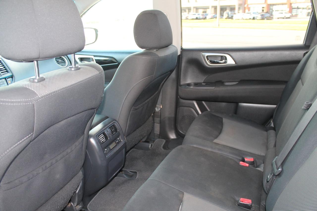 2017 Nissan Pathfinder SV Photo