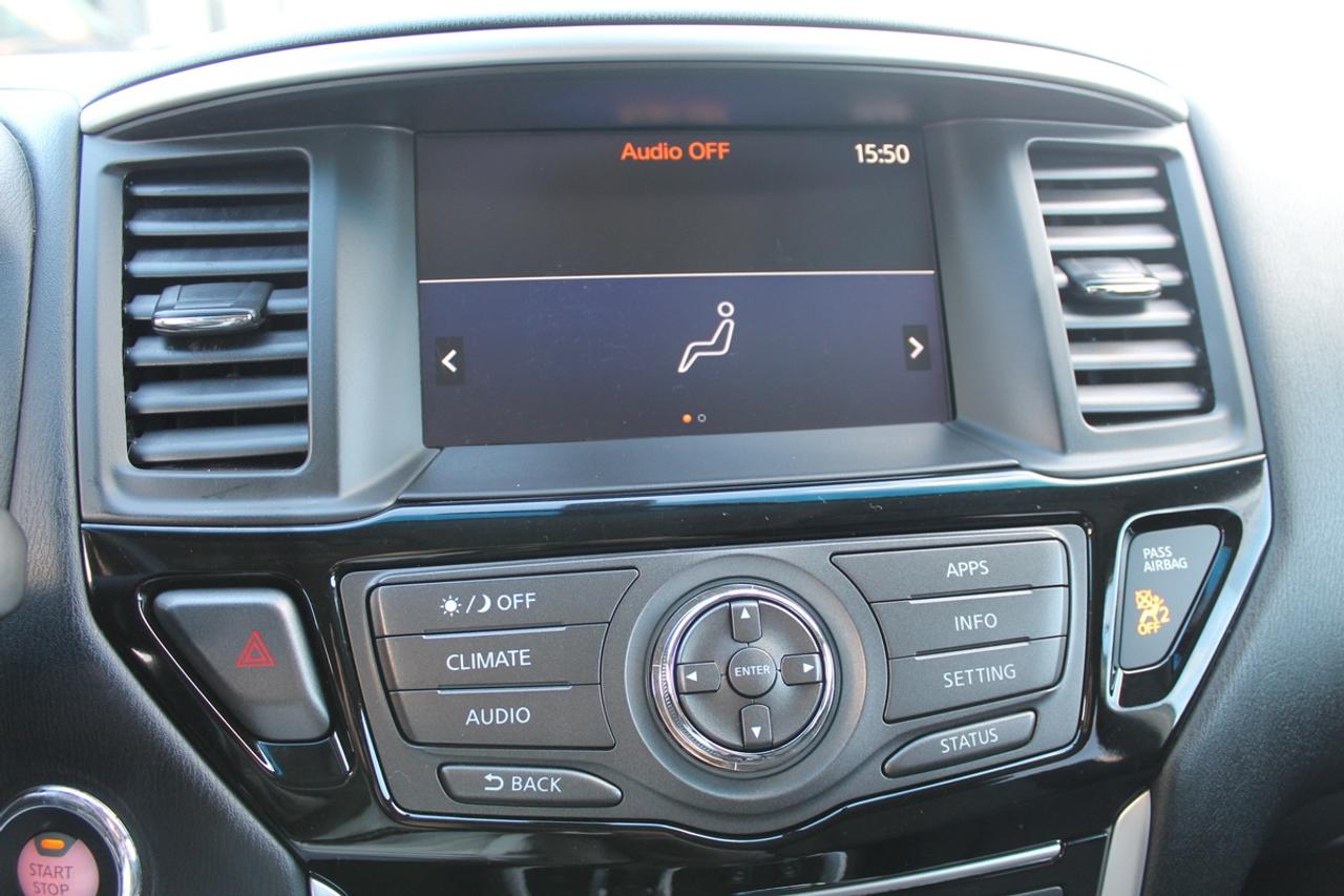 2017 Nissan Pathfinder SV Photo
