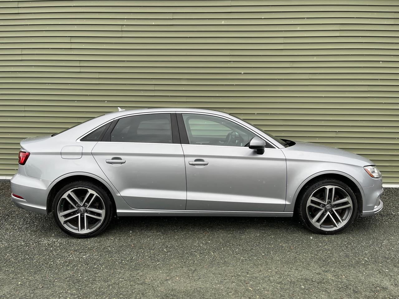 2017 Audi A3 4dr Sdn quattro 2.0T Progressiv - Photo #2