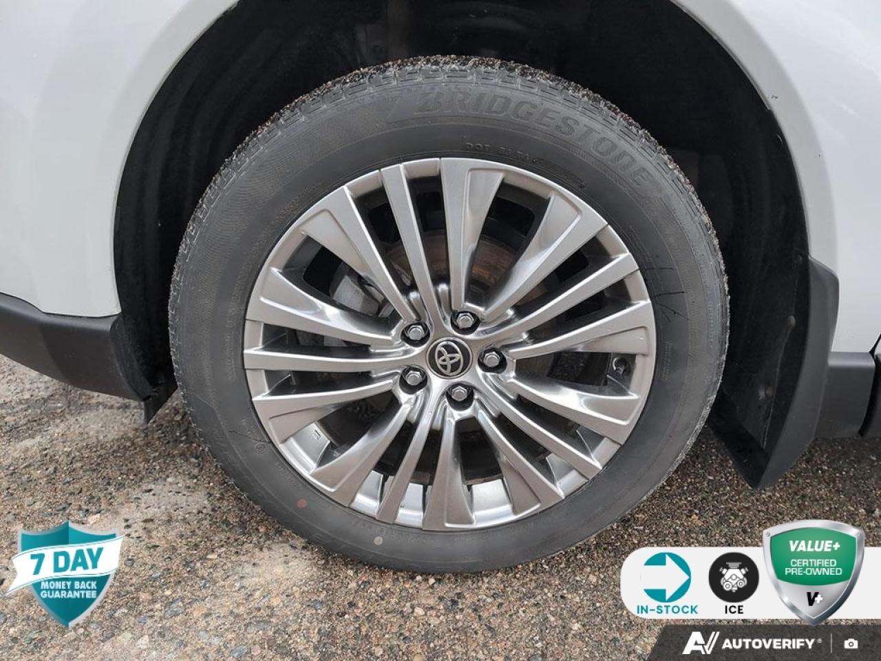 2023 Toyota Venza XLE 2.5L HYBRID | POWER MOON ROOF | APPLE CARPLAY Photo