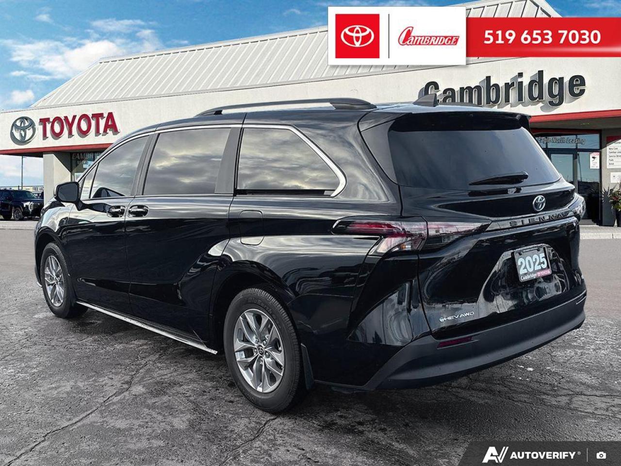 2025 Toyota Sienna LE 8-Passenger Photo3