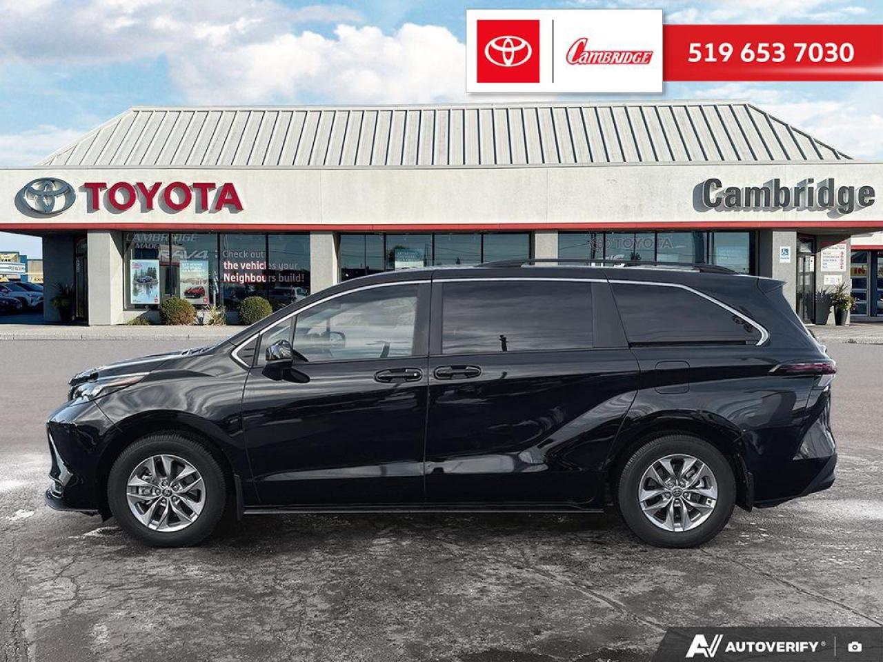 2025 Toyota Sienna LE 8-Passenger Photo2