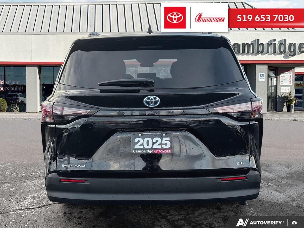 2025 Toyota Sienna LE 8-Passenger Photo4