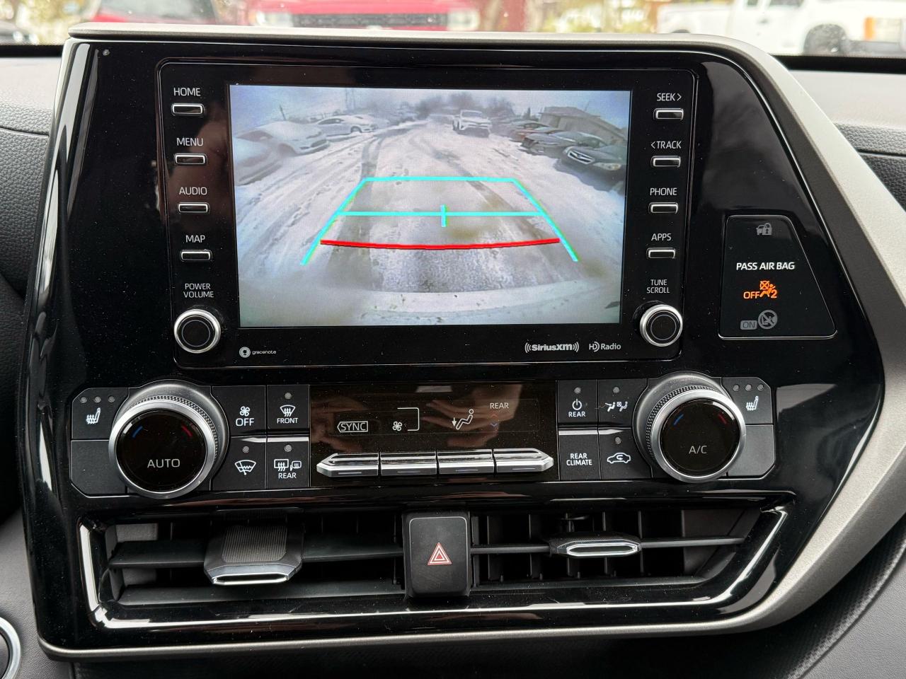 2020 Toyota Highlander LE - Photo #20