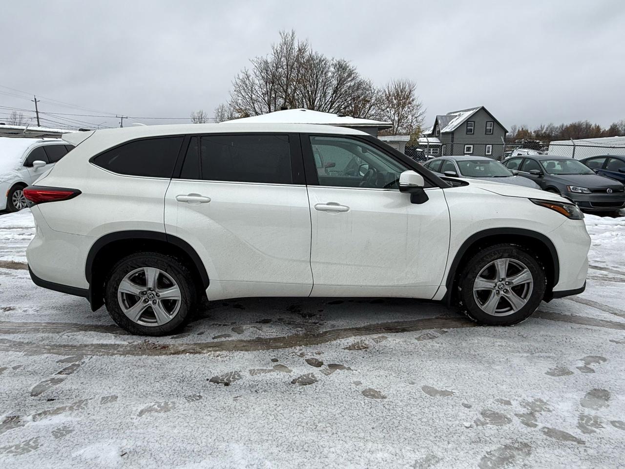 2020 Toyota Highlander LE - Photo #6