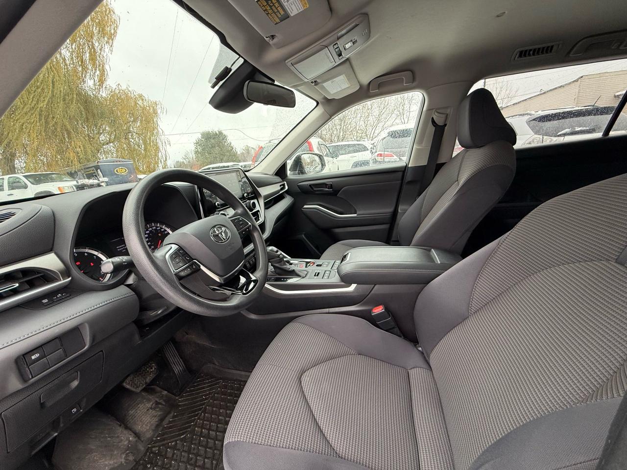 2020 Toyota Highlander LE - Photo #9