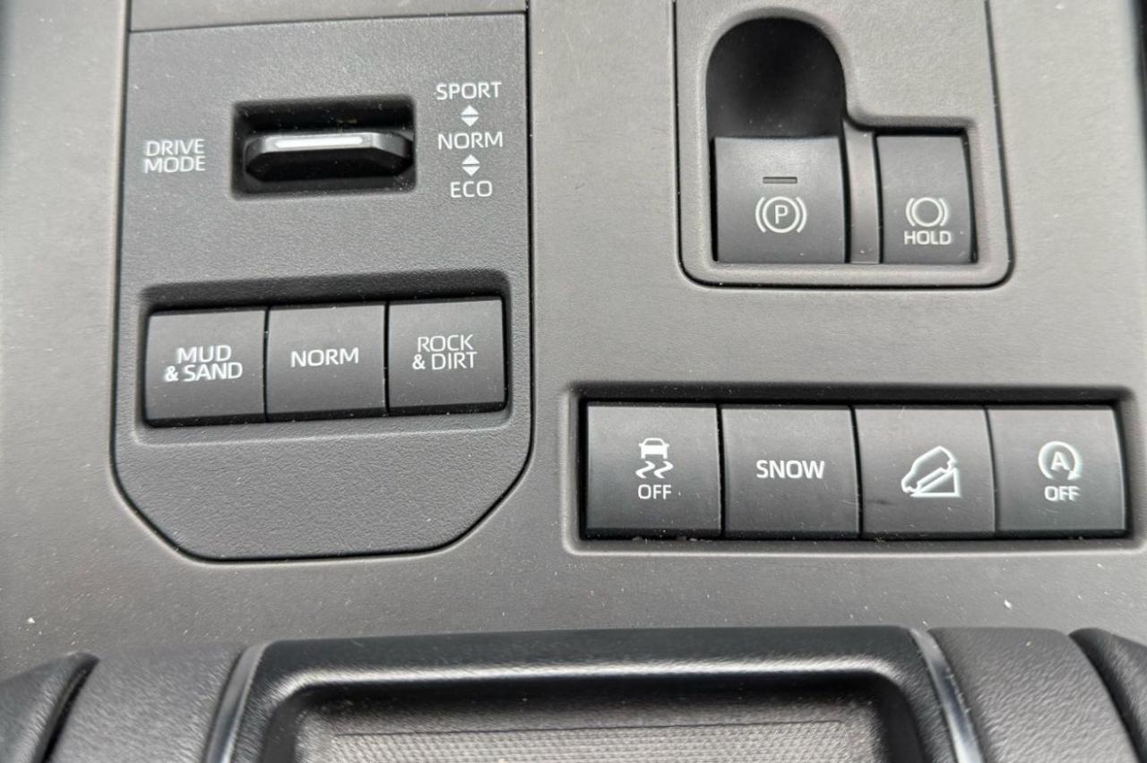 2020 Toyota Highlander LE - Photo #23