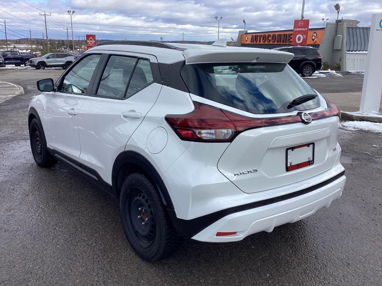 2021 Nissan Kicks SR Photo2