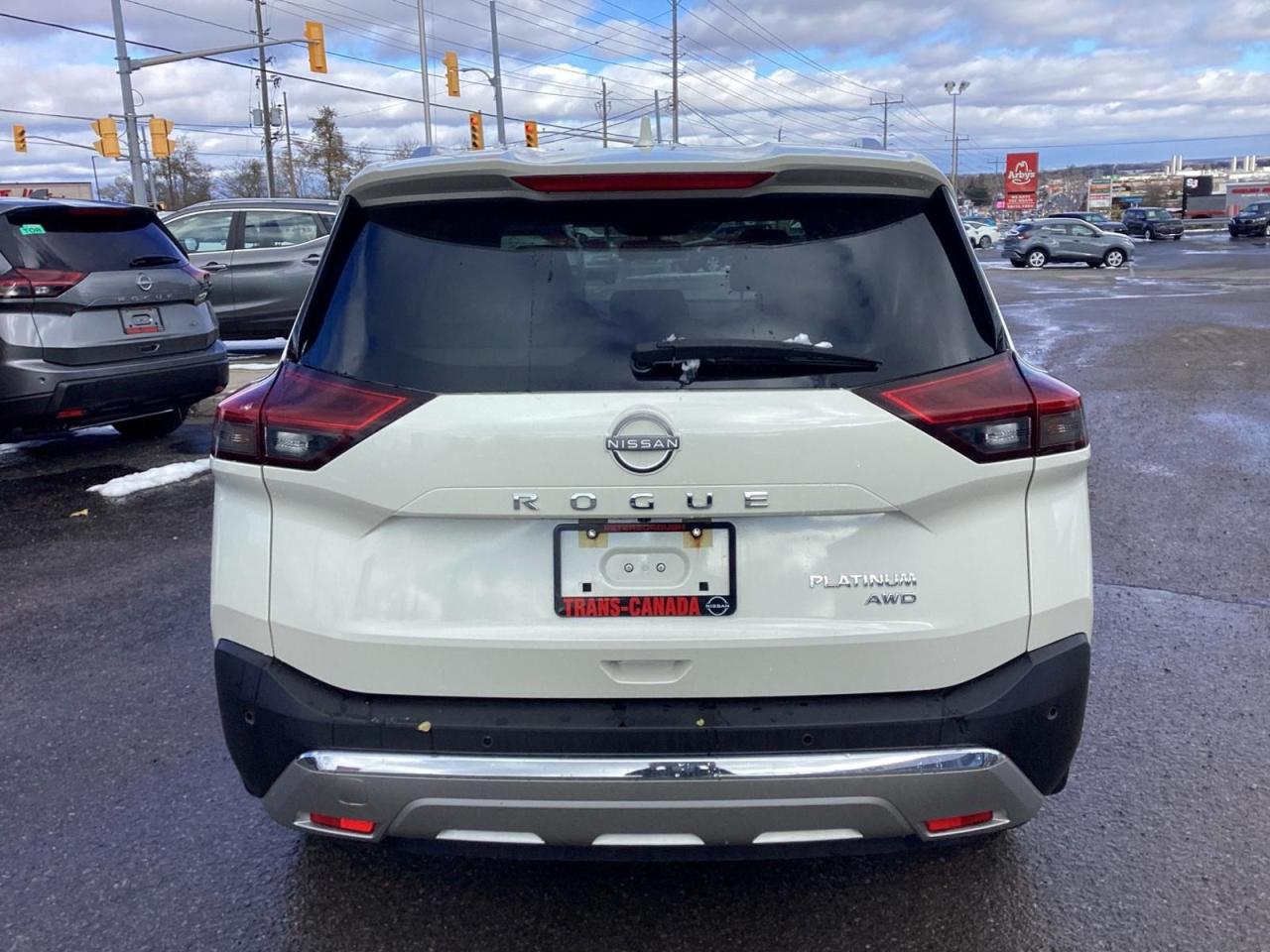 2022 Nissan Rogue Platinum Photo3