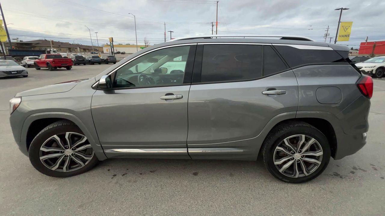2020 GMC Terrain Denali AWD, MOONROOF, HEATED LEATHER SEATS, NAV, SIRIUS XM, BACK UP CAM!! Photo4