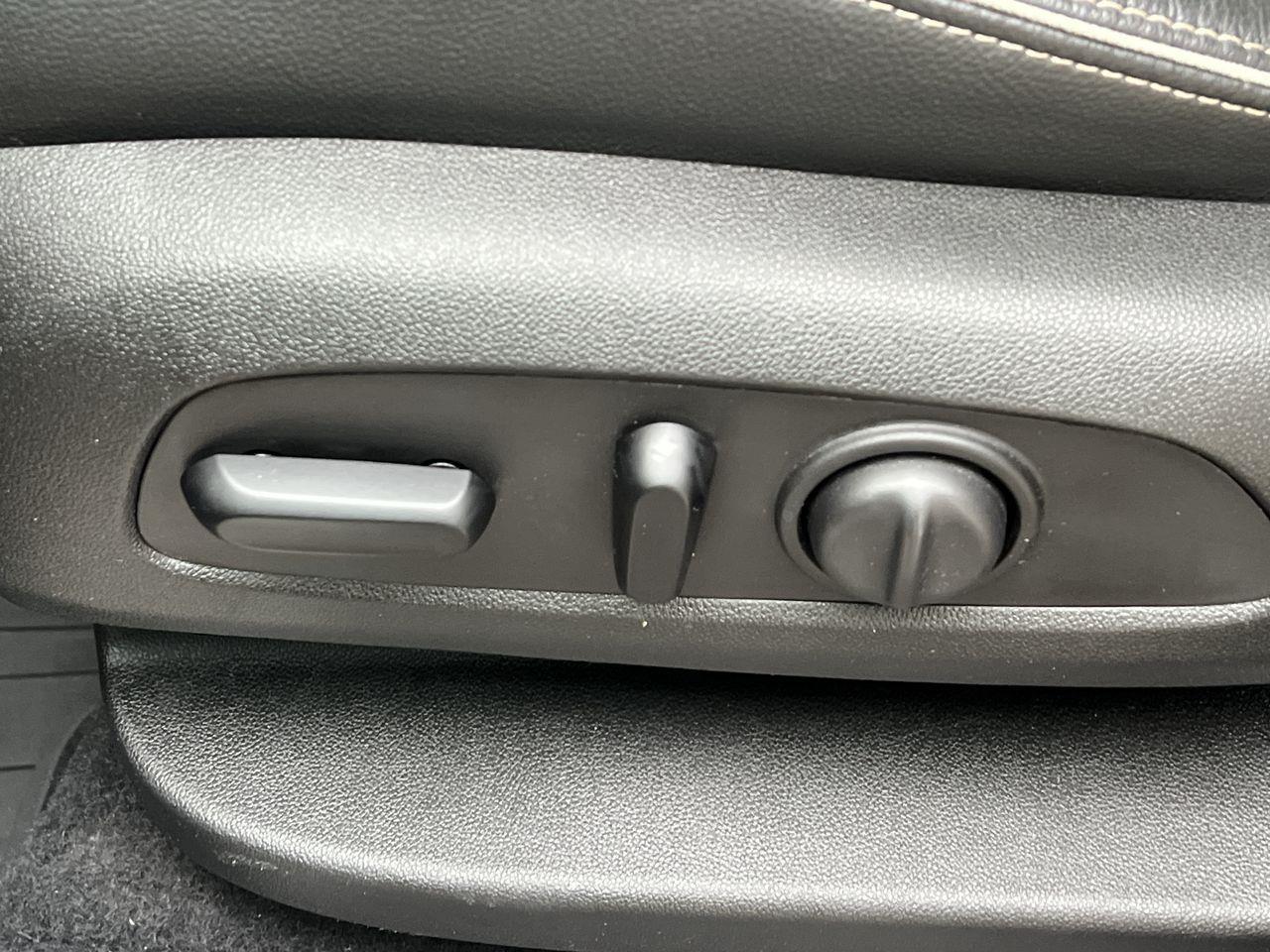 2020 GMC Terrain Denali AWD, MOONROOF, HEATED LEATHER SEATS, NAV, SIRIUS XM, BACK UP CAM!! Photo