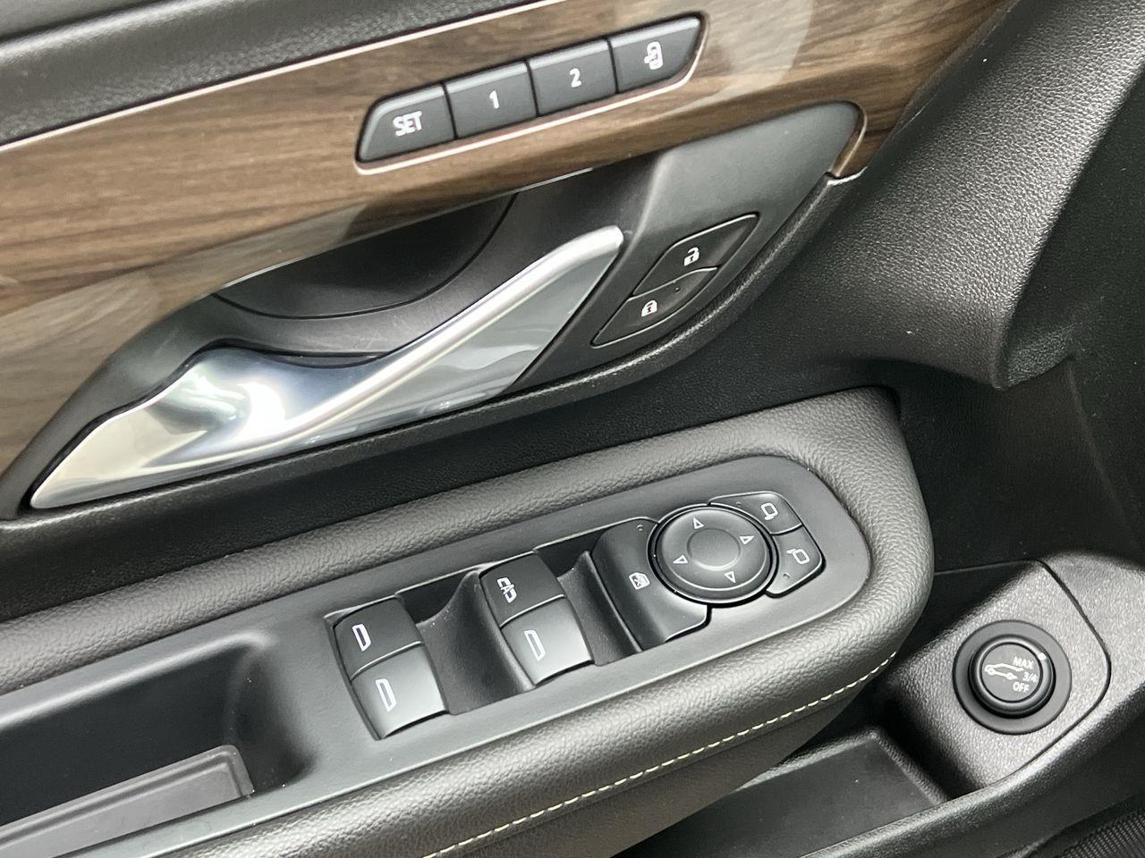 2020 GMC Terrain Denali AWD, MOONROOF, HEATED LEATHER SEATS, NAV, SIRIUS XM, BACK UP CAM!! Photo