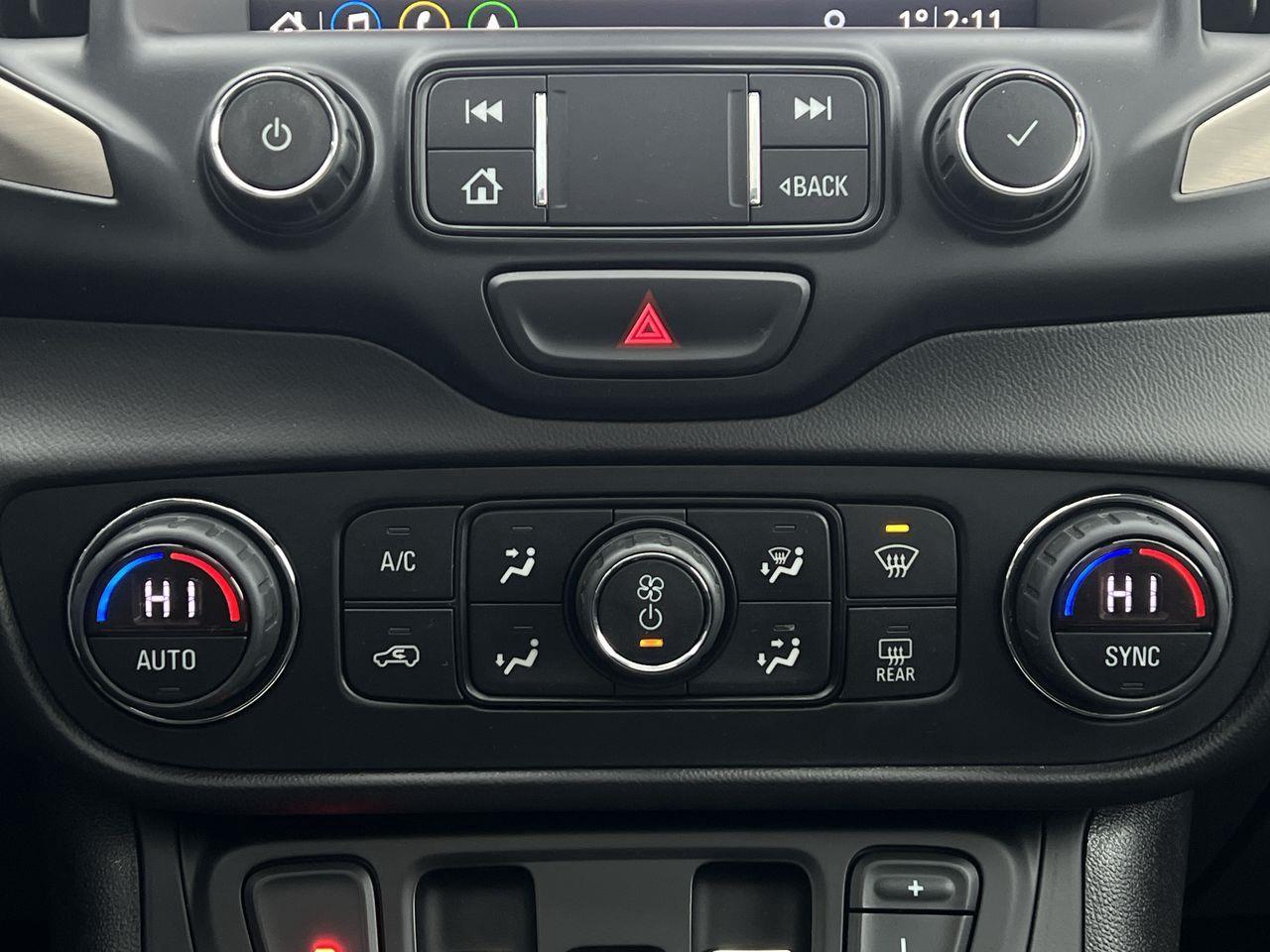 2020 GMC Terrain Denali AWD, MOONROOF, HEATED LEATHER SEATS, NAV, SIRIUS XM, BACK UP CAM!! Photo