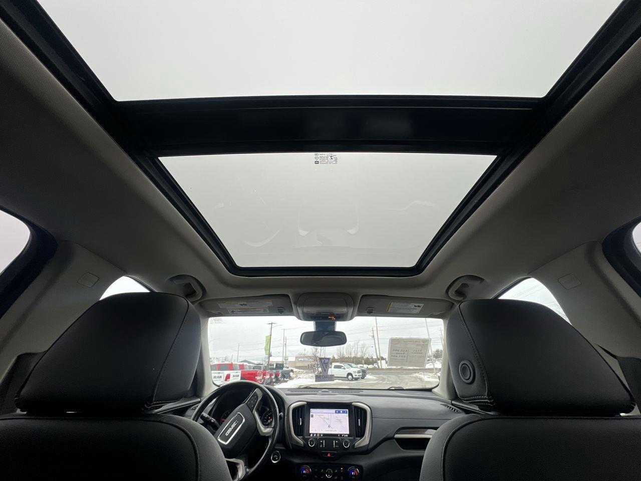 2020 GMC Terrain Denali AWD, MOONROOF, HEATED LEATHER SEATS, NAV, SIRIUS XM, BACK UP CAM!! Photo