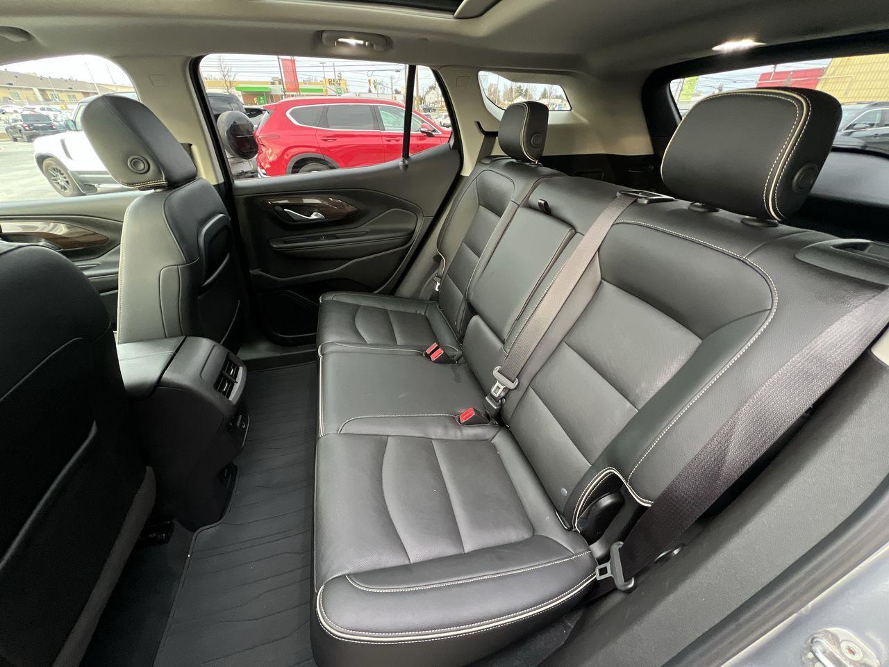 2020 GMC Terrain Denali AWD, MOONROOF, HEATED LEATHER SEATS, NAV, SIRIUS XM, BACK UP CAM!! Photo
