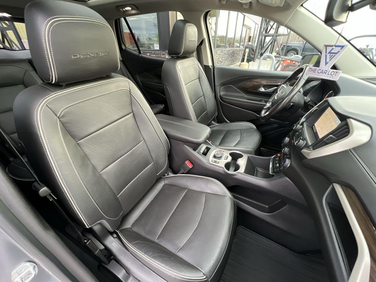 2020 GMC Terrain Denali AWD, MOONROOF, HEATED LEATHER SEATS, NAV, SIRIUS XM, BACK UP CAM!! Photo