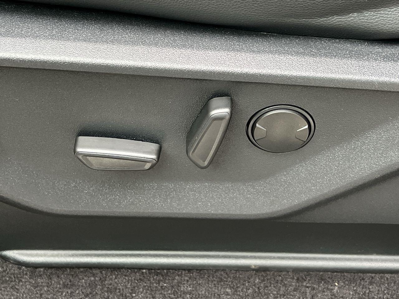 2022 Ford F-150 Tremor 4X4, SIRIUS XM, FRONT HEATED SEATS, BACK UP CAMERA, POWER TRUNKGATE!! Photo