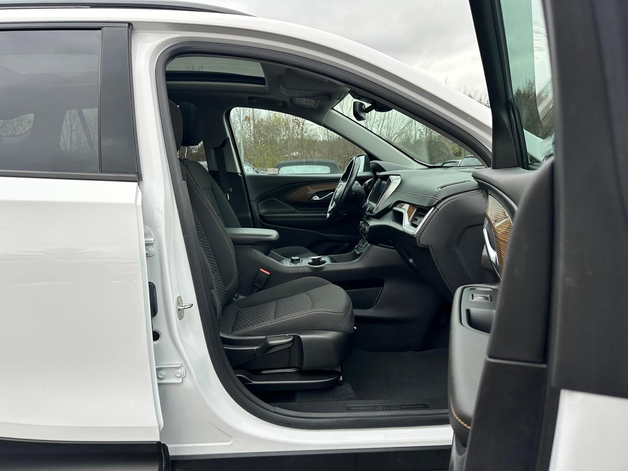 2021 GMC Terrain SLE-ELEV AWD HTD-Cloth Moonroof NAV CarPlay RvCam Photo