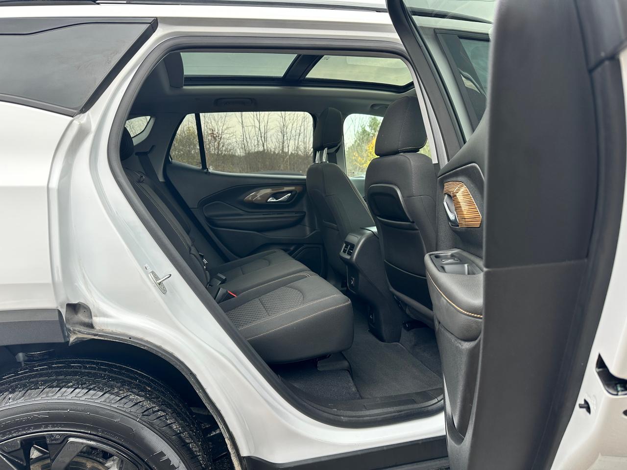 2021 GMC Terrain SLE-ELEV AWD HTD-Cloth Moonroof NAV CarPlay RvCam Photo