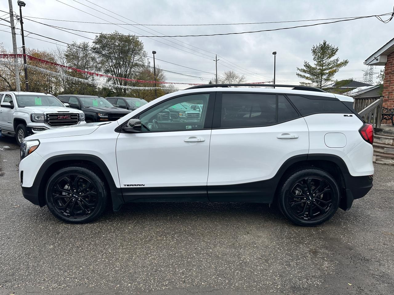 2021 GMC Terrain SLE-ELEV AWD HTD-Cloth Moonroof NAV CarPlay RvCam Photo2