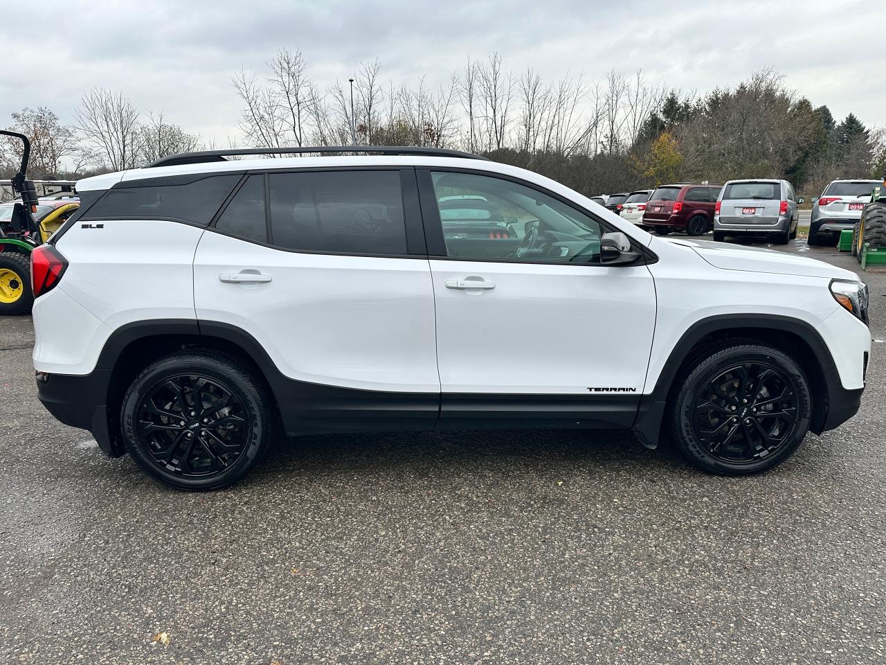 2021 GMC Terrain SLE-ELEV AWD HTD-Cloth Moonroof NAV CarPlay RvCam Photo4