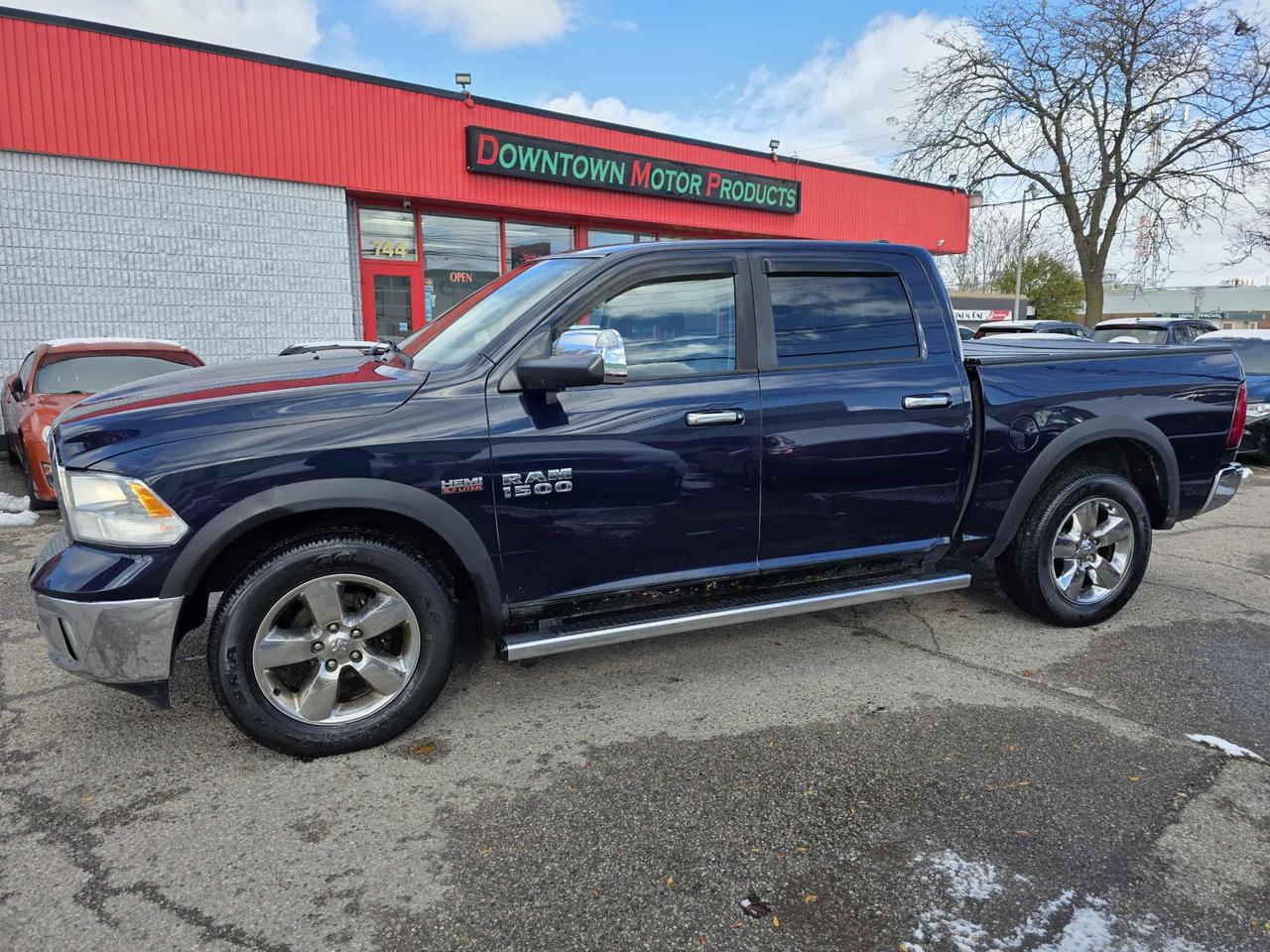 2015 RAM 1500 Big Horn 4WD Crew Cab Photo2