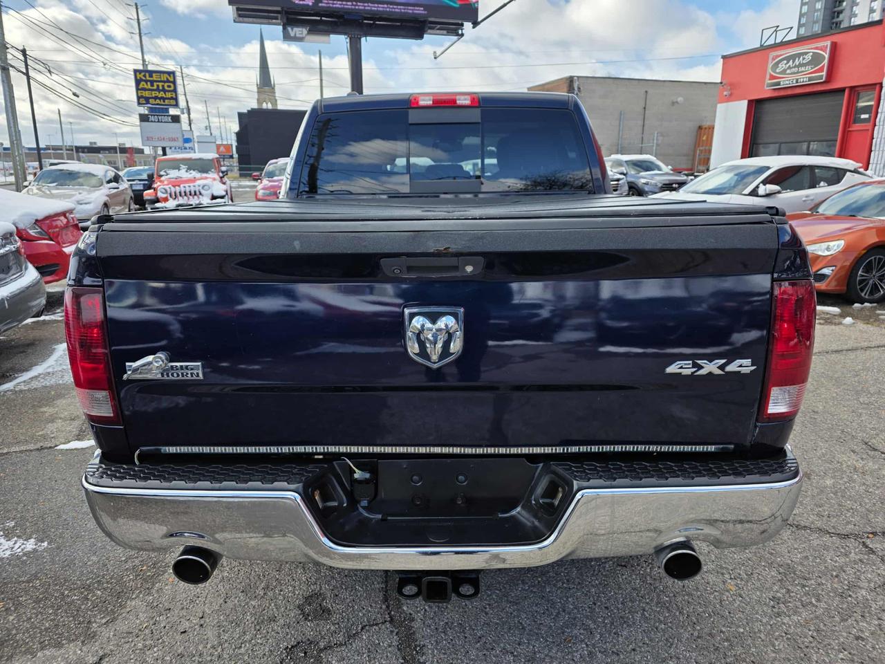 2015 RAM 1500 Big Horn 4WD Crew Cab Photo4