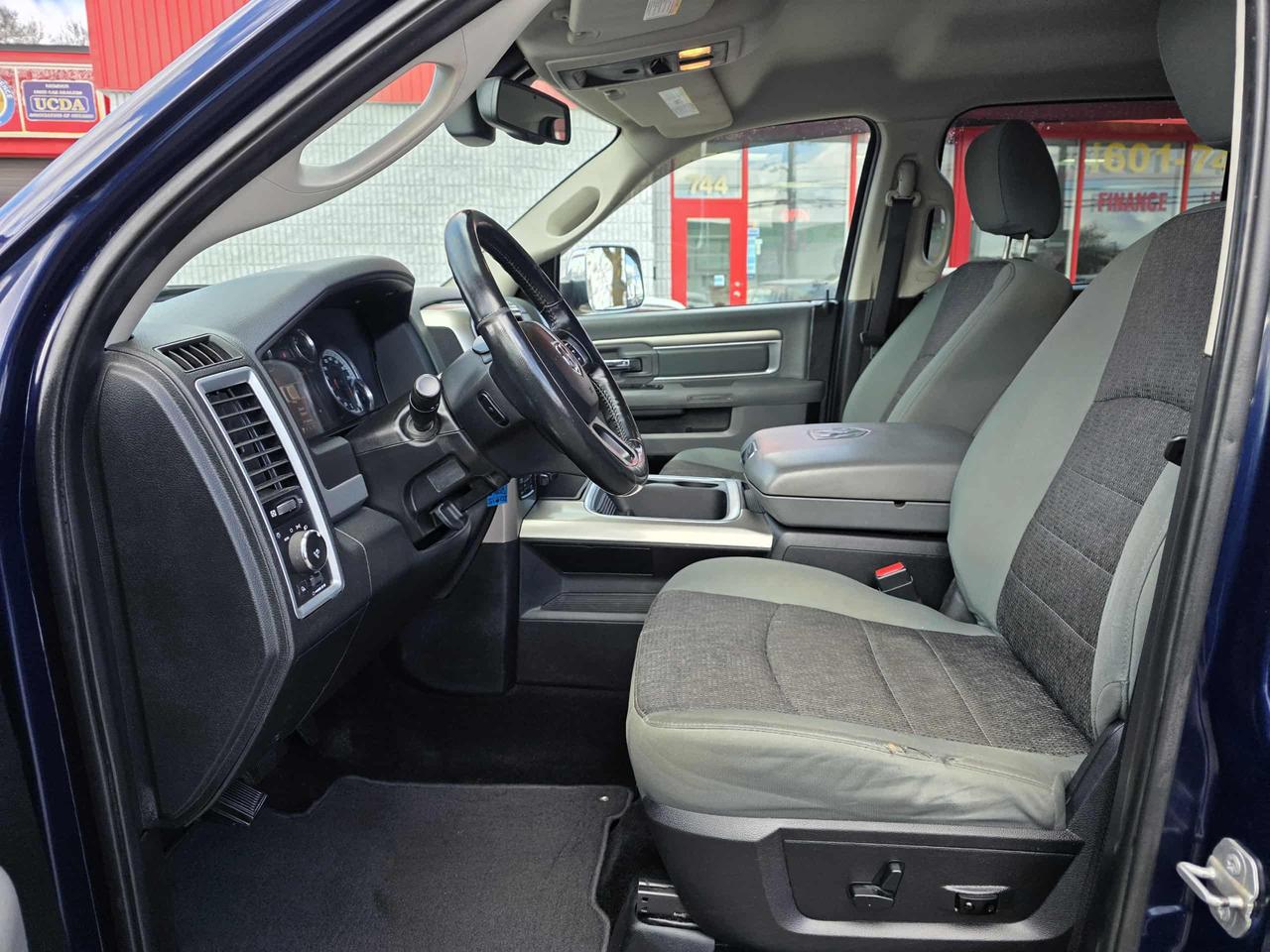 2015 RAM 1500 Big Horn 4WD Crew Cab Photo