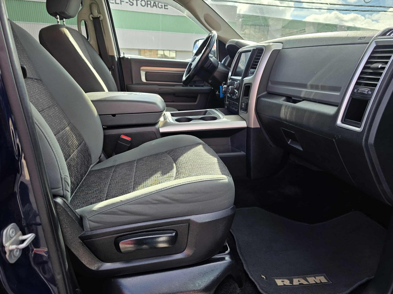 2015 RAM 1500 Big Horn 4WD Crew Cab Photo
