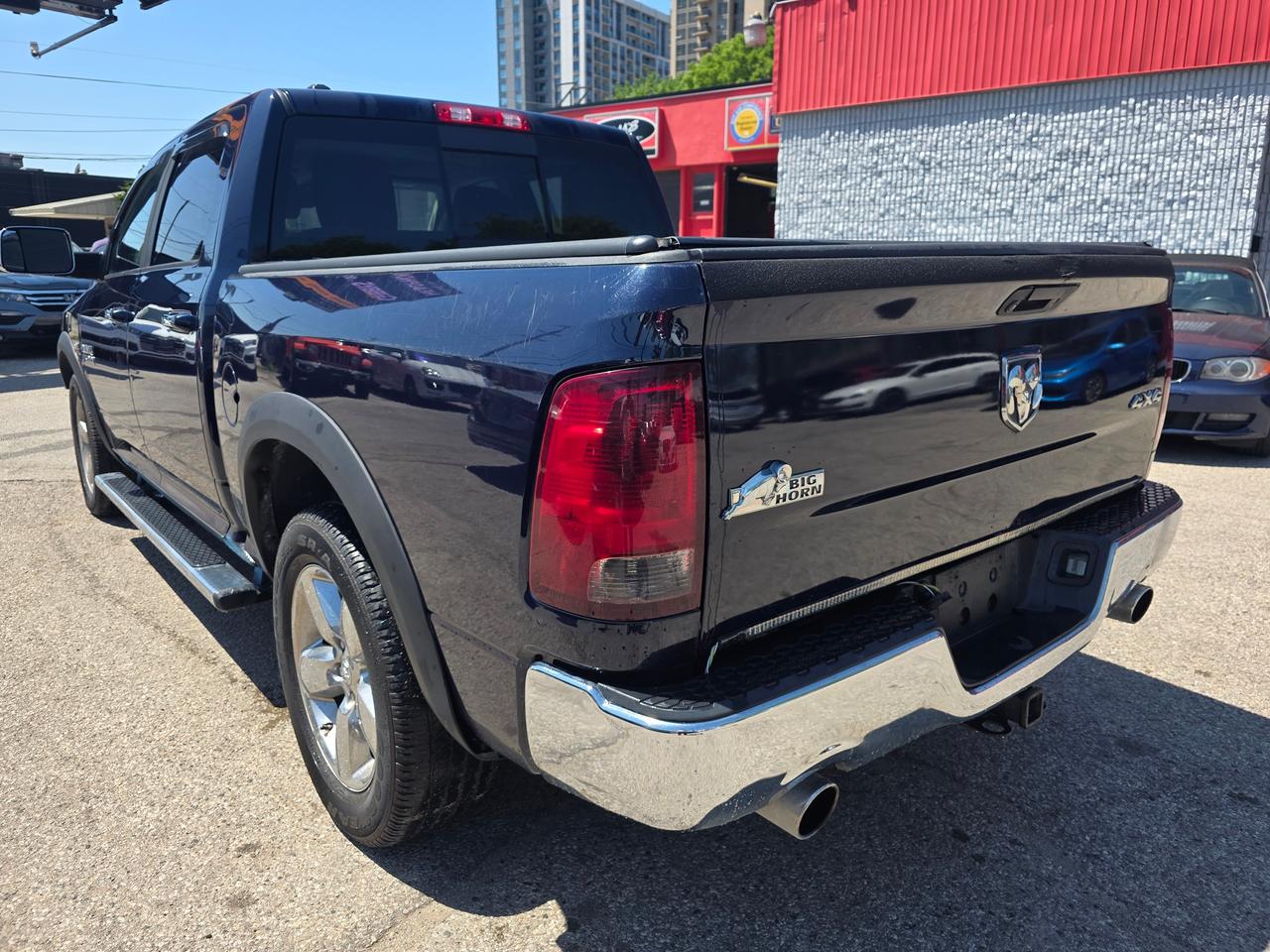 2015 RAM 1500 Big Horn 4WD Crew Cab Photo3