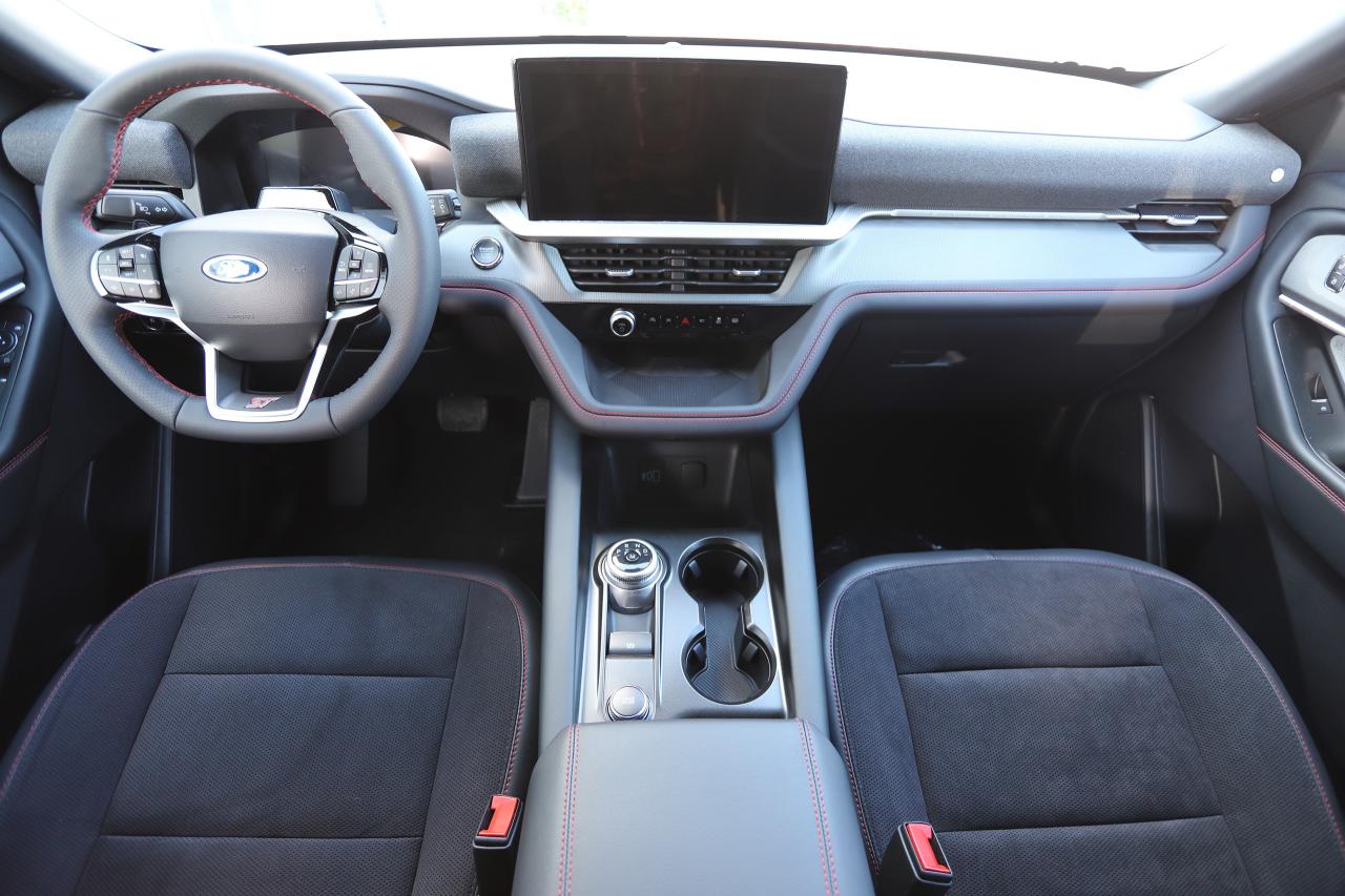 2026 Ford Explorer ST 4WD Photo