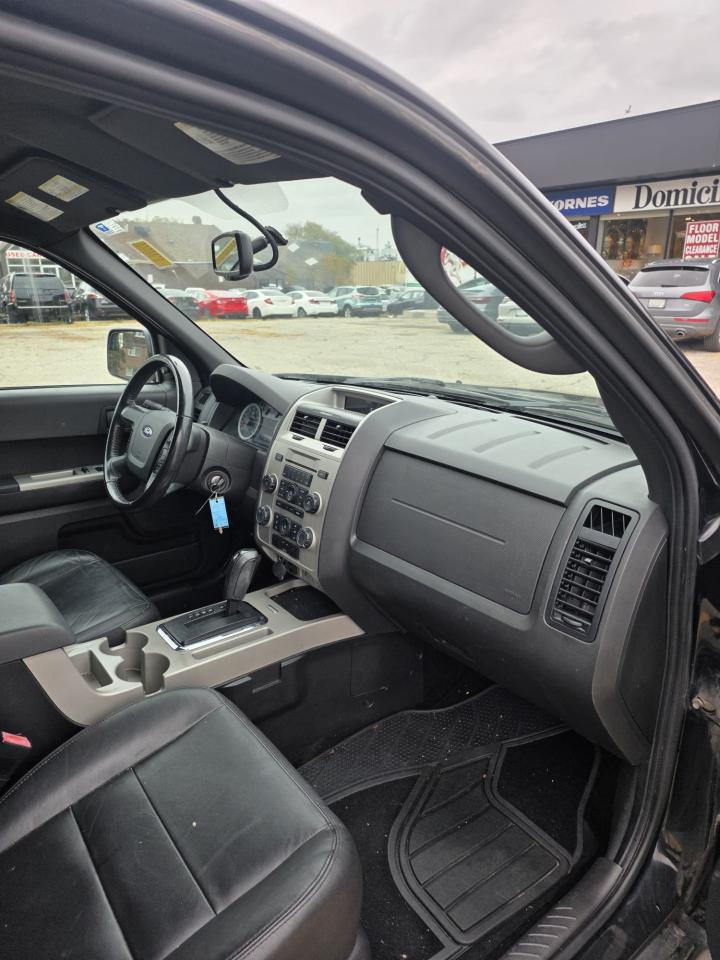 2011 Ford Escape FWD 4DR V6 AUTO XLT - Photo #13