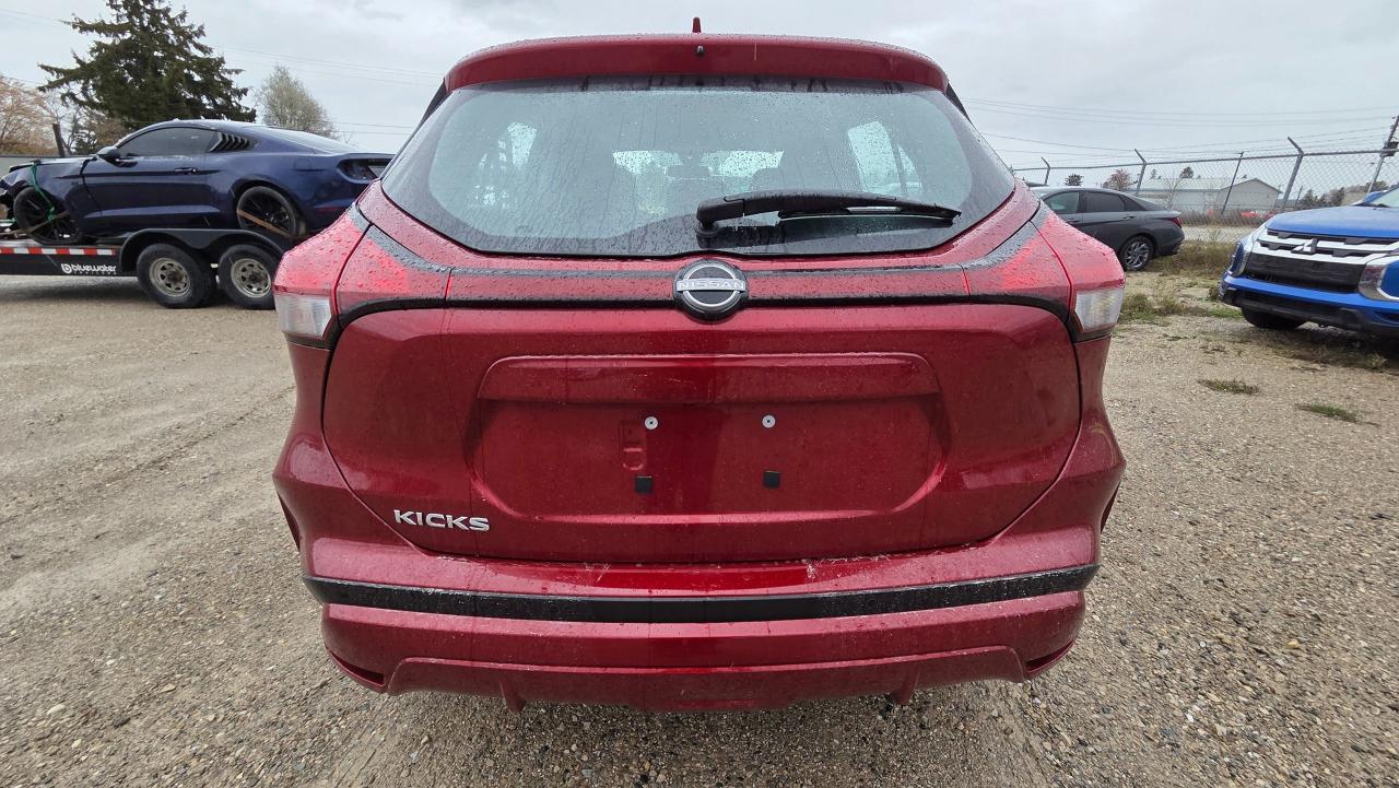 2025 Nissan Kicks SV Photo2