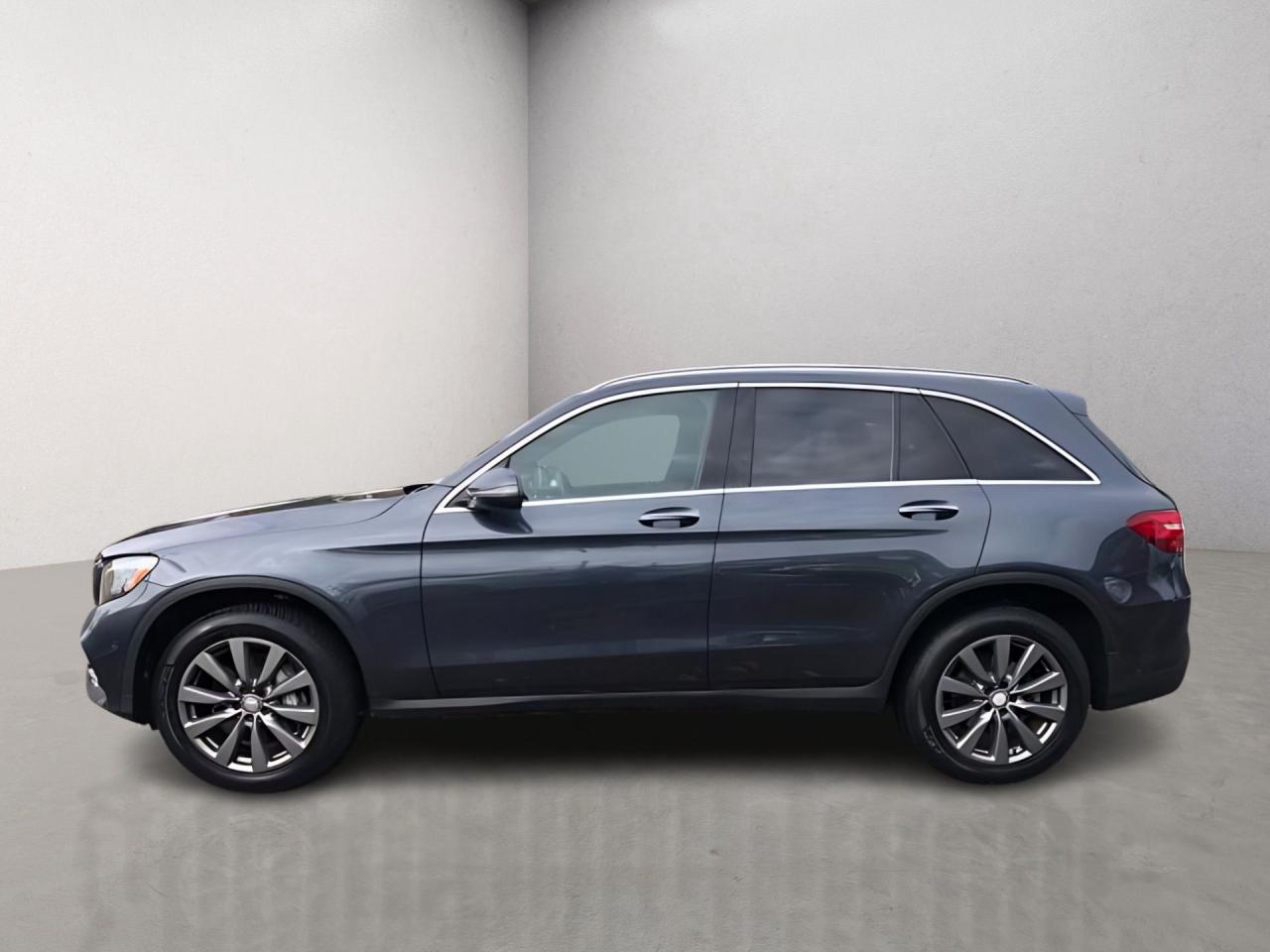 2016 Mercedes-Benz GLC-Class GLC 300 / NAV / MOONROOF / LTHR / H.SEATS / B.CAM