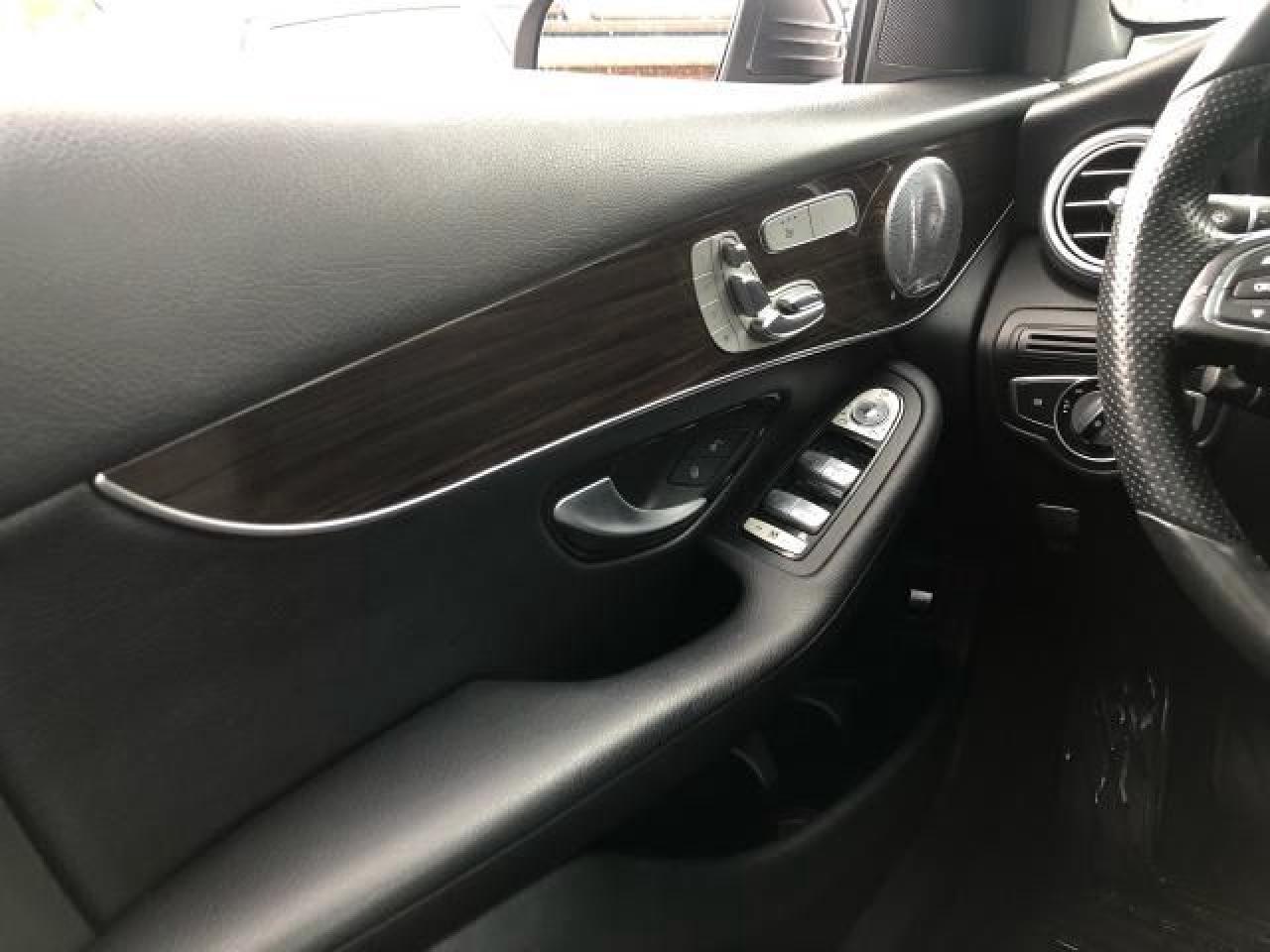 2016 Mercedes-Benz GLC-Class GLC 300 / NAV / MOONROOF / LTHR / H.SEATS / B.CAM