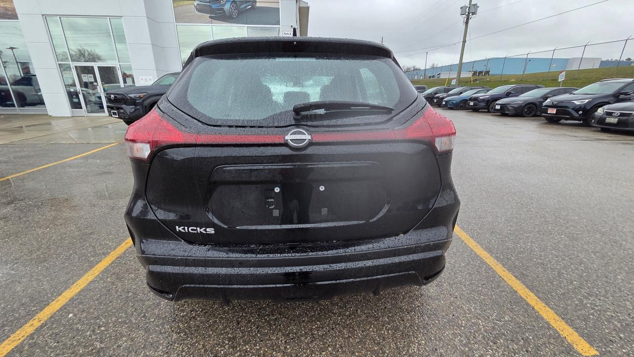 2025 Nissan Kicks SV Photo2